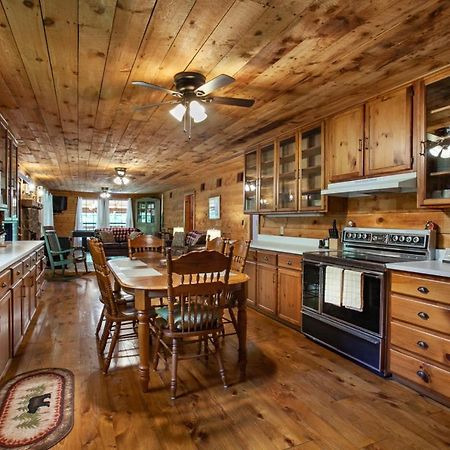Forest Home Hot Tub Fire Pit Pool Table Pigeon Forge Exteriör bild