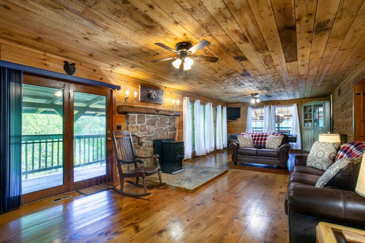 Forest Home Hot Tub Fire Pit Pool Table Pigeon Forge Exteriör bild
