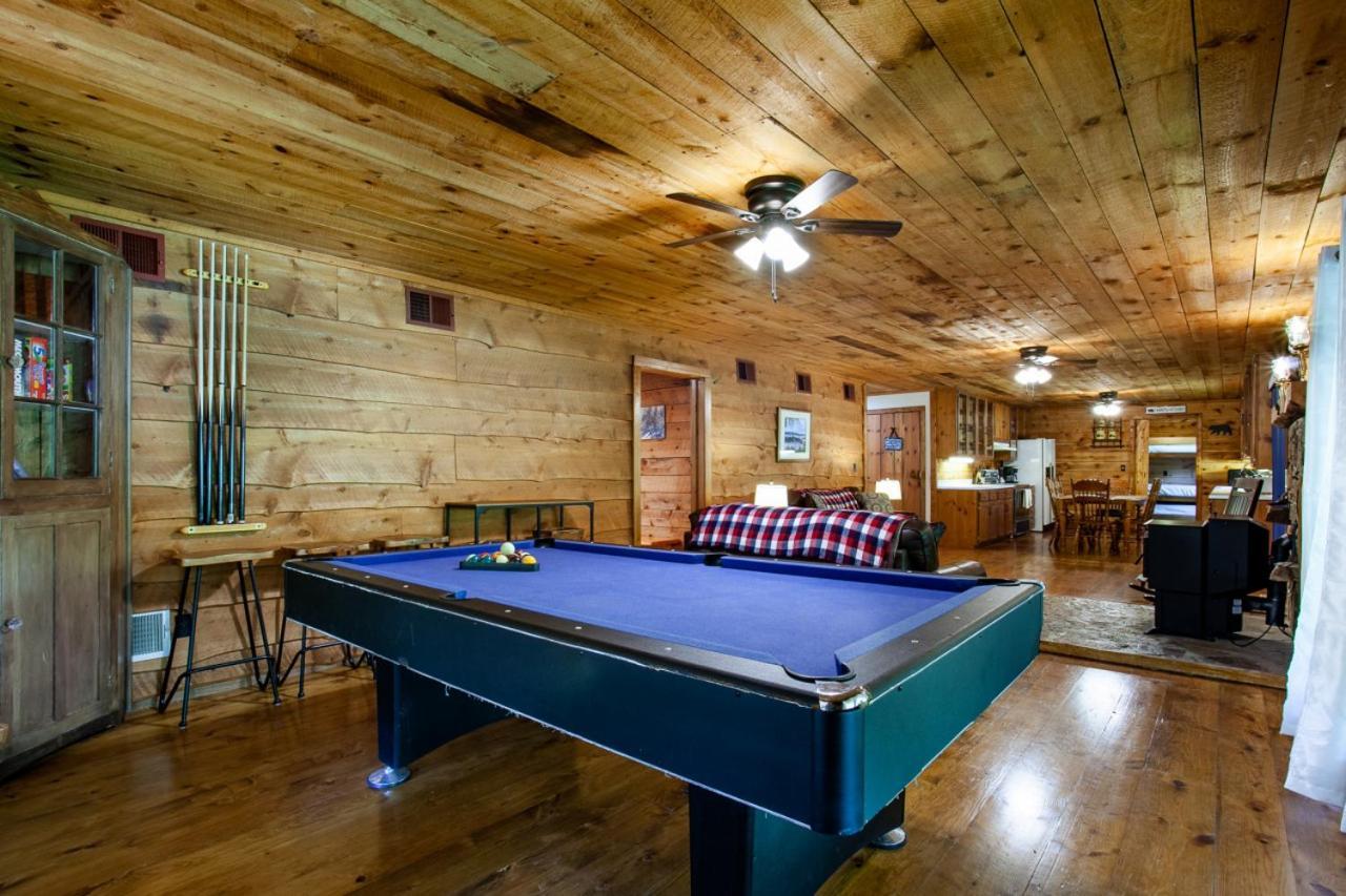 Forest Home Hot Tub Fire Pit Pool Table Pigeon Forge Exteriör bild