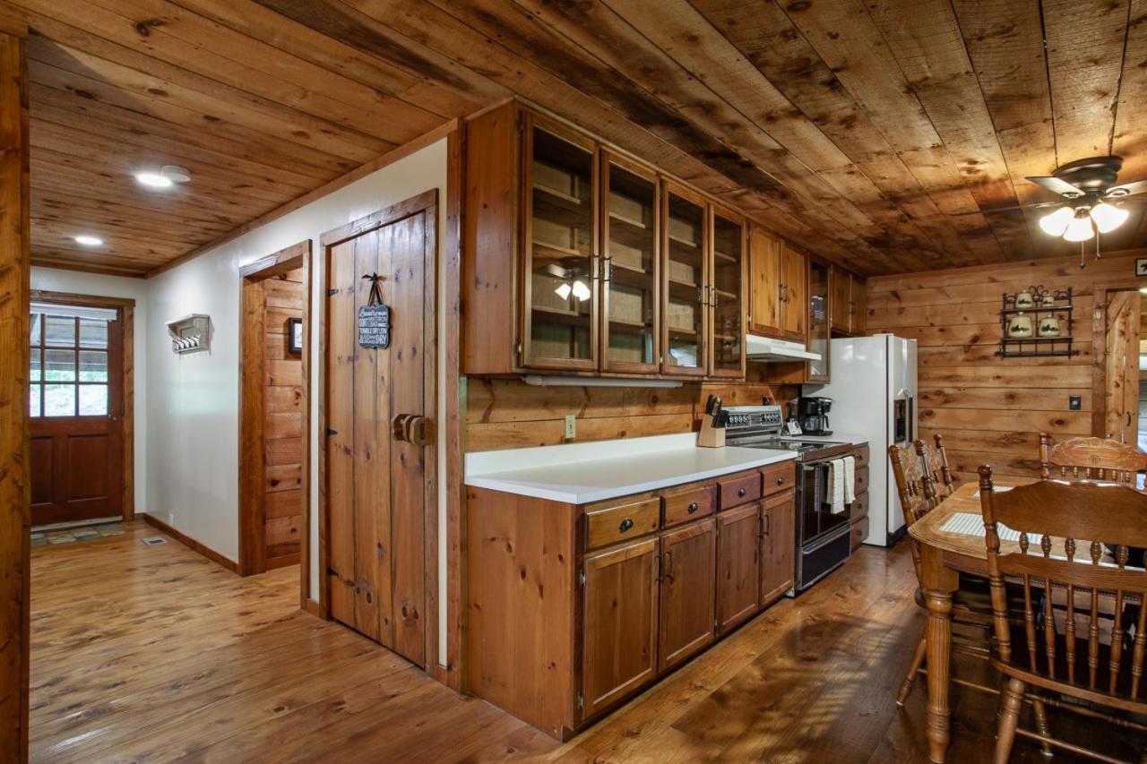 Forest Home Hot Tub Fire Pit Pool Table Pigeon Forge Exteriör bild