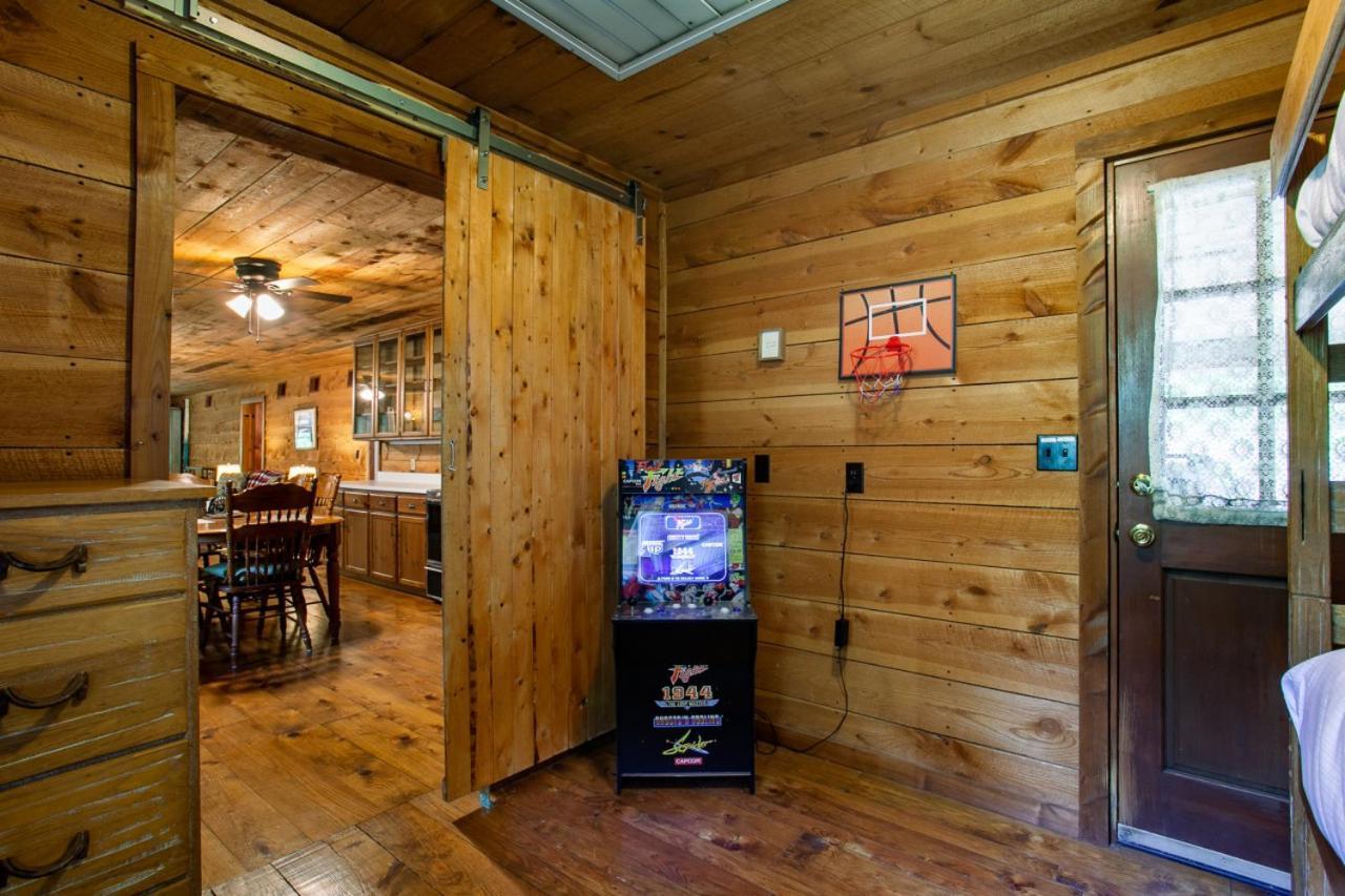 Forest Home Hot Tub Fire Pit Pool Table Pigeon Forge Exteriör bild
