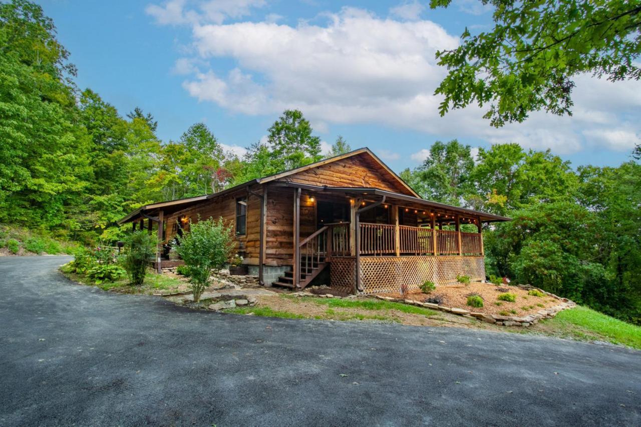 Forest Home Hot Tub Fire Pit Pool Table Pigeon Forge Exteriör bild
